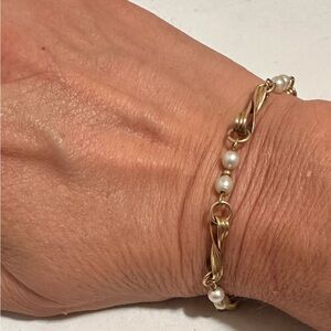 Pearl bracelet